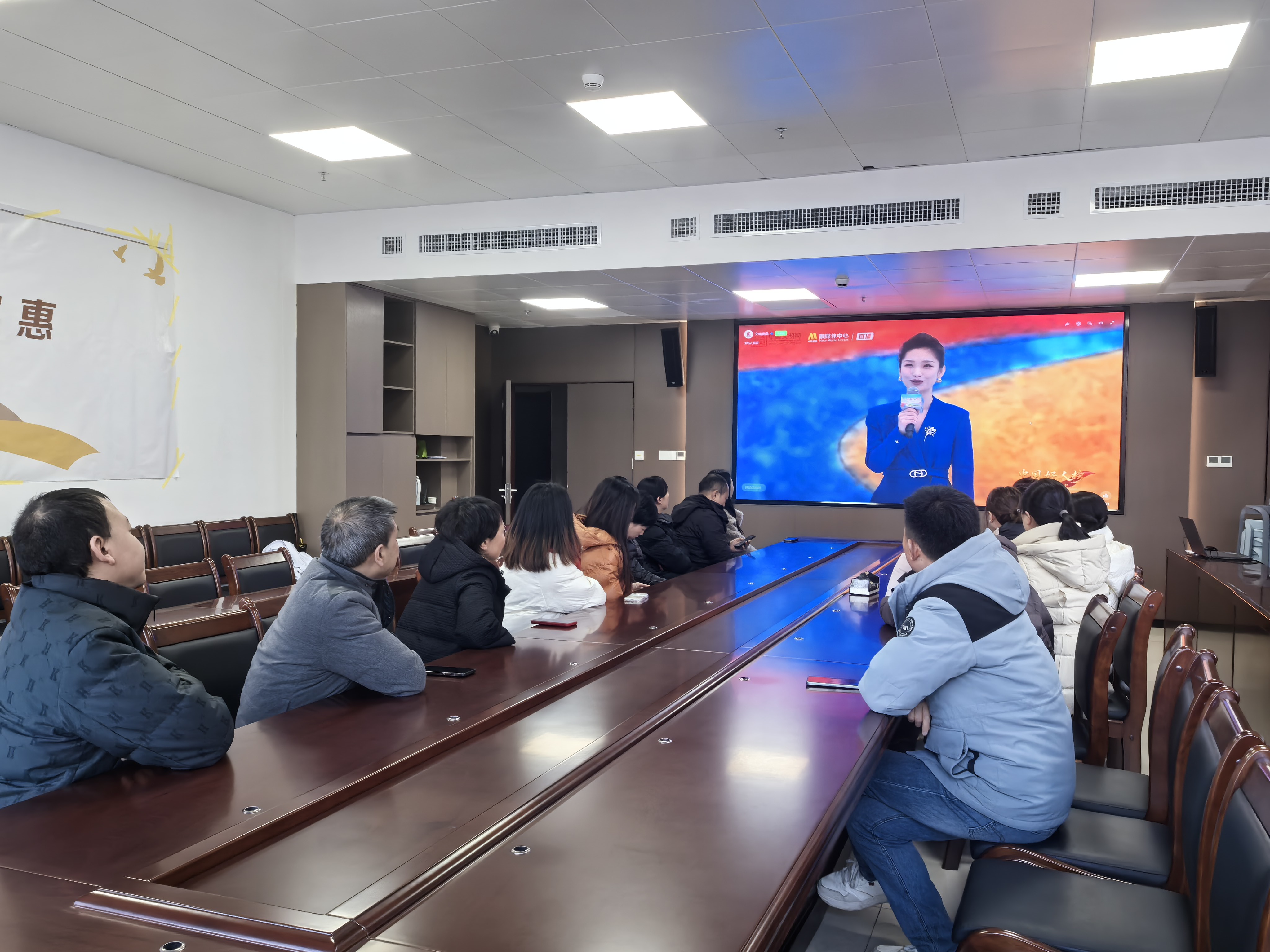 全國文明單位建始縣中醫(yī)醫(yī)院組織干部職工收看2026年第一批中國好人發(fā)布儀式