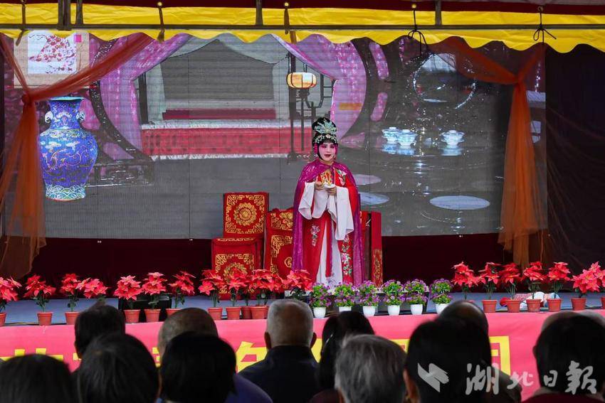 “文化大餐”配“暖心午餐”——羅田縣鳳山鎮(zhèn)栗林咀社區(qū)“六進六送” 新時代文明實踐活動暖人心.docx